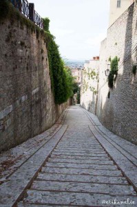 Una delle tante discese (salite) di Spoleto